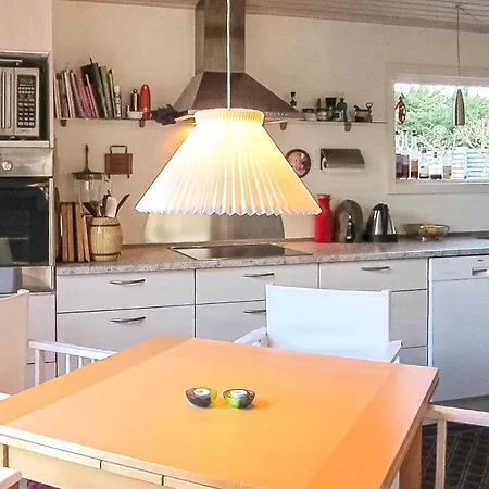 2 Bedroom Gorgeous In Aakirkeby