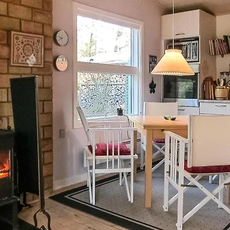 2 Bedroom Gorgeous In Aakirkeby Vester Somarken
